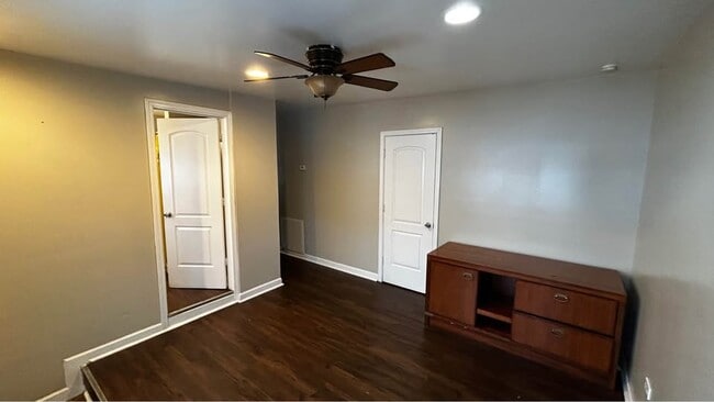 Photo - 4510 S Laflin St Unidad 2R