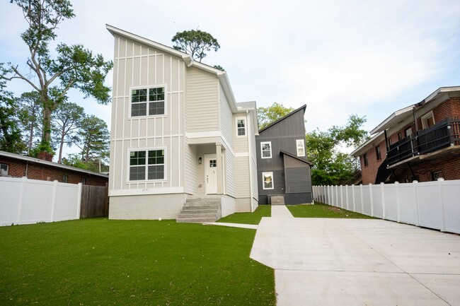 Building Photo - 2111 Owens St