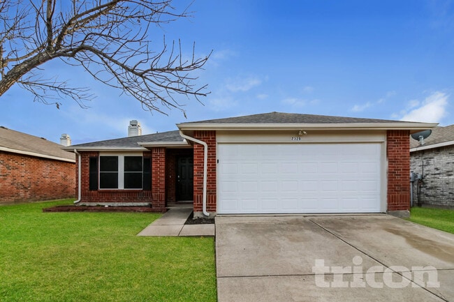 Building Photo - 2328 White Oak Dr