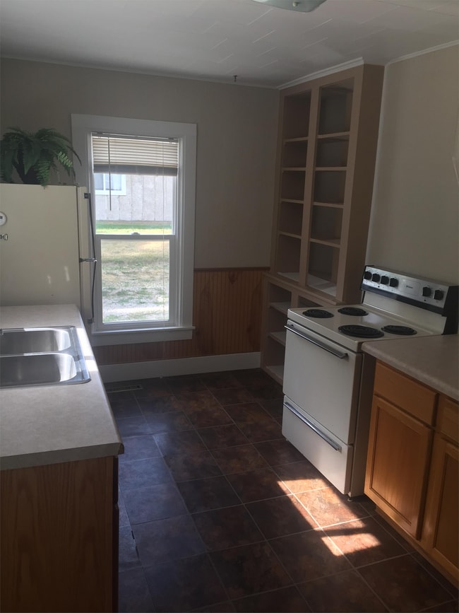 Photo - 621 Hutchinson St