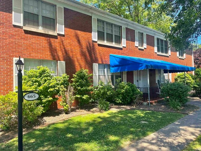 Building Photo - 665 St Mary's Dr Unit 6