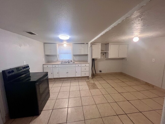 Photo - 515 SW 6th St