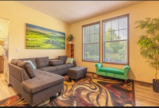 Photo - 497 W Center St