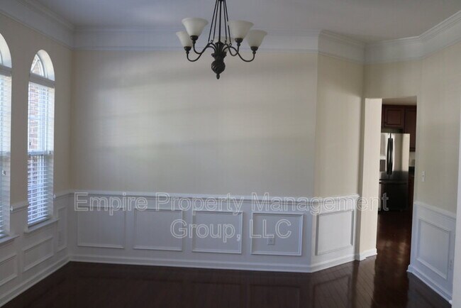 Photo - 552 Abbeyhill Dr