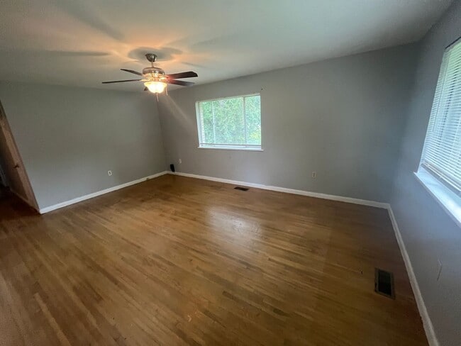 Photo - Nuce 3 br. Home for rent near LR Air Force base