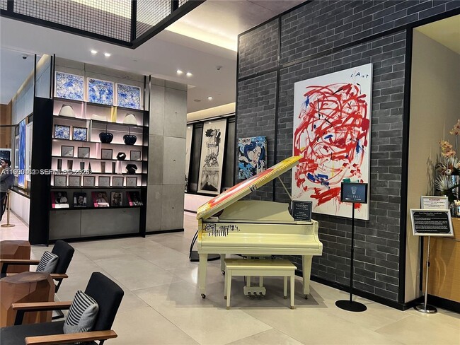 Photo - 121 NE 34th St Unidad 1610