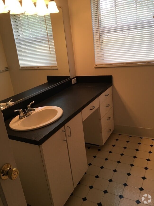 Building Photo - 3520 37th st Rental