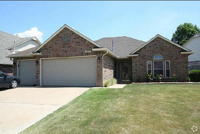 Building Photo - Charming 3-Bedroom Home in the Heart of Br...