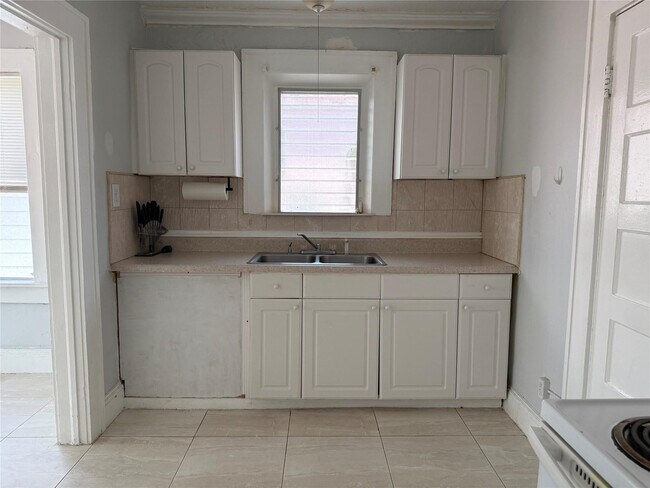 Photo - 1621 Van Buren St Unit 8