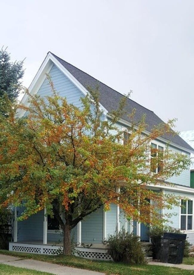 Building Photo - 1608 Crawford Way Unit Main House