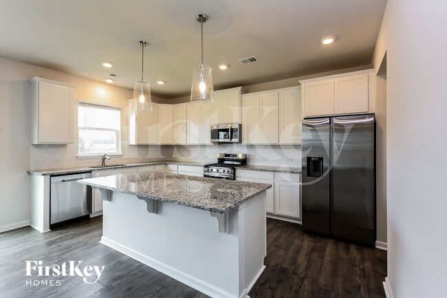 Photo - 569 Hillpark Ln