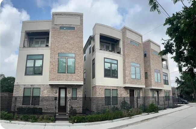 Building Photo - 1503 Robin St Unit C