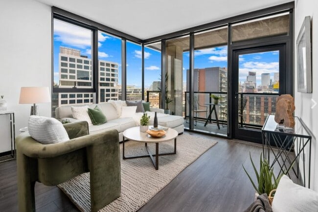 Photo - 1390 W Randolph St Unit 3