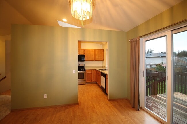 Photo - 3 Bed 2.5 Bath - Shannon Forest - Hillcrest - Pet Friendly - NAS Whidbey