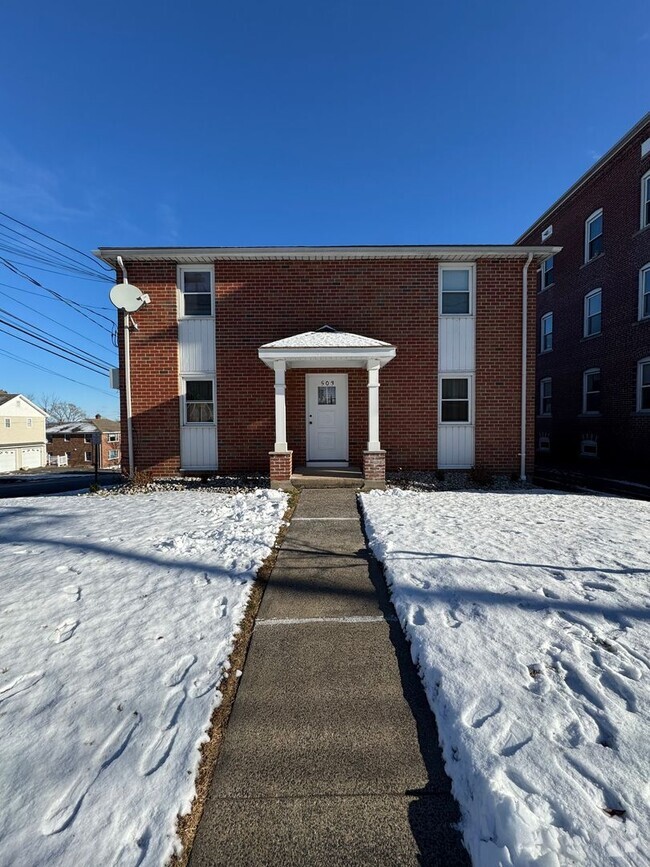 Building Photo - 503 Burritt St Unit #7 Rental