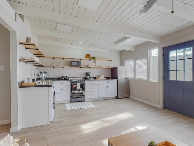 Photo - 720 Truman St NE