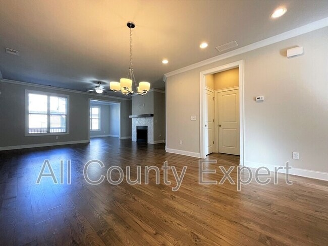 Photo - 113 Laurel Crst Aly