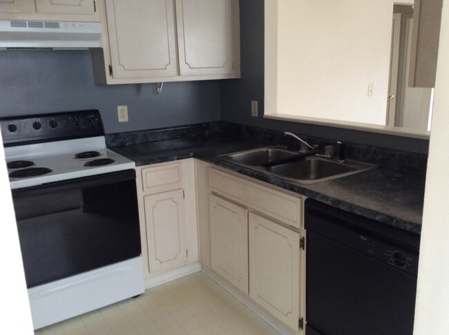 Photo - 214 Magnolia Plantation Ct