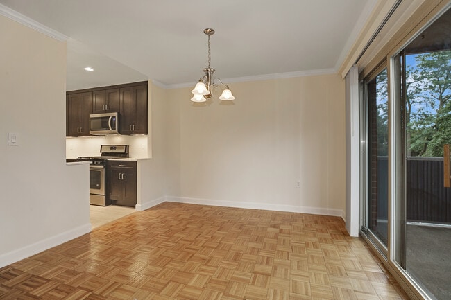Hamilton Court Apartments