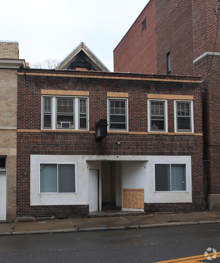 Photo - 25 E Clinton St Apartments
