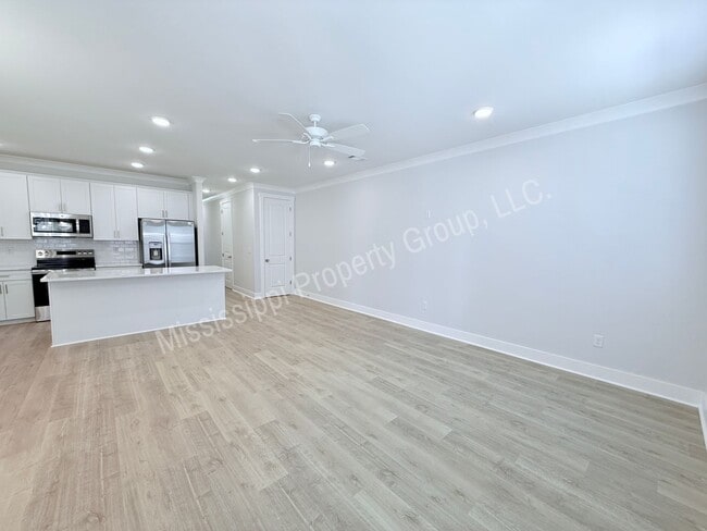 684 Miramar Ln