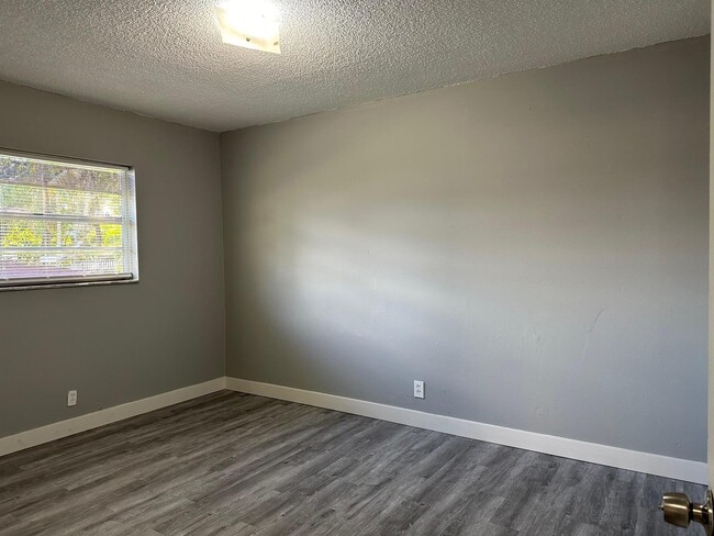 Photo - 405 NW 2nd St