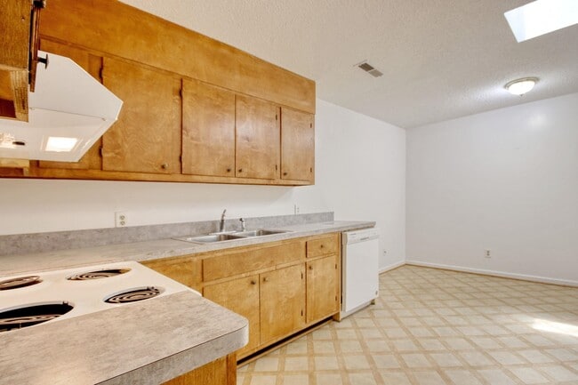 Photo - 1028 Duke St