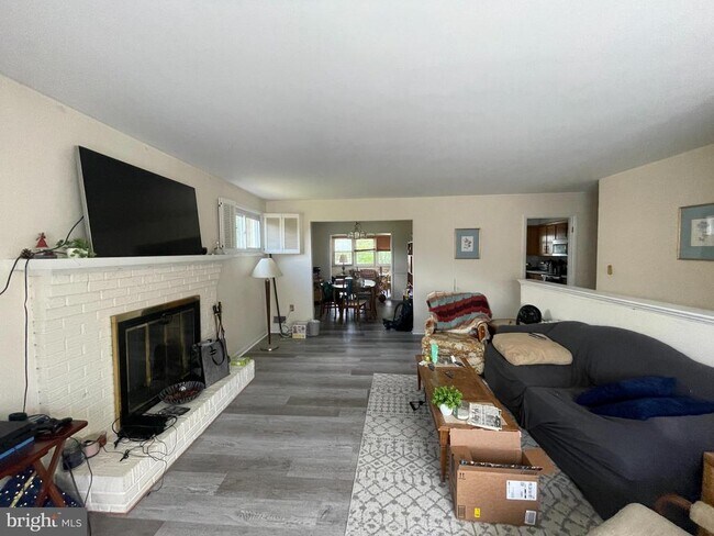 Photo - 9221 Davidson St
