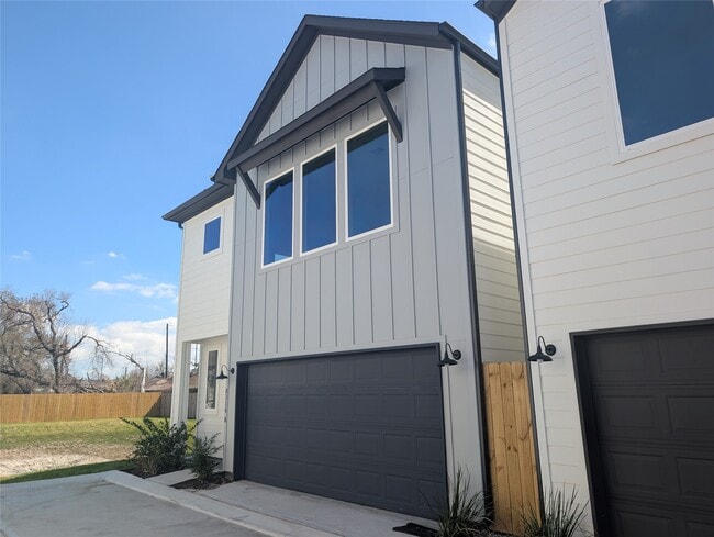 Photo - 8316 Curry Rd