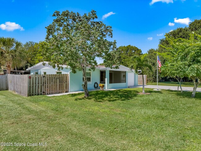 Photo - 285 Le Jeune Dr