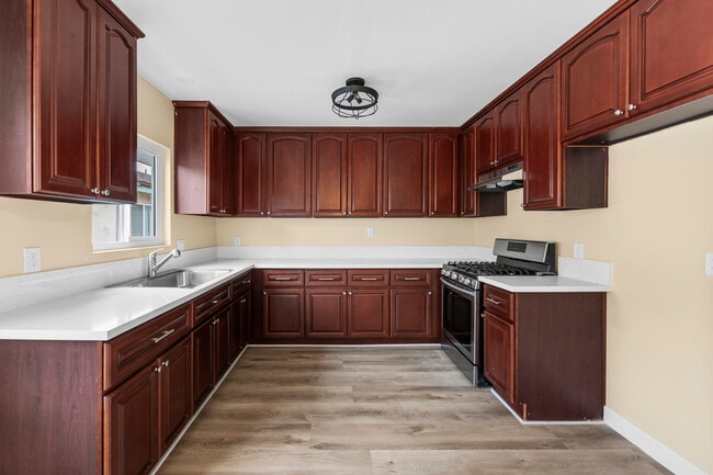 Building Photo - 4317 W 120th St Unit E Rental