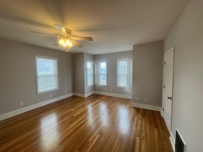 Building Photo - 103 Webster St Unit 2