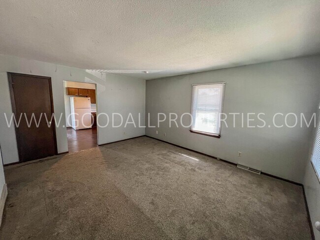 Photo - Great 2 bedroom 1 bath with basement Duple...