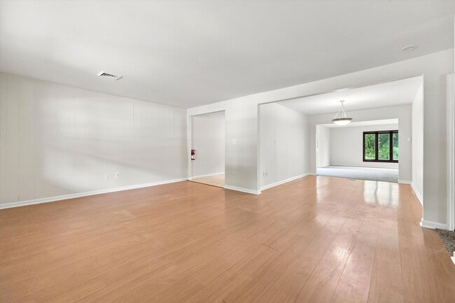 27 Glover Ln