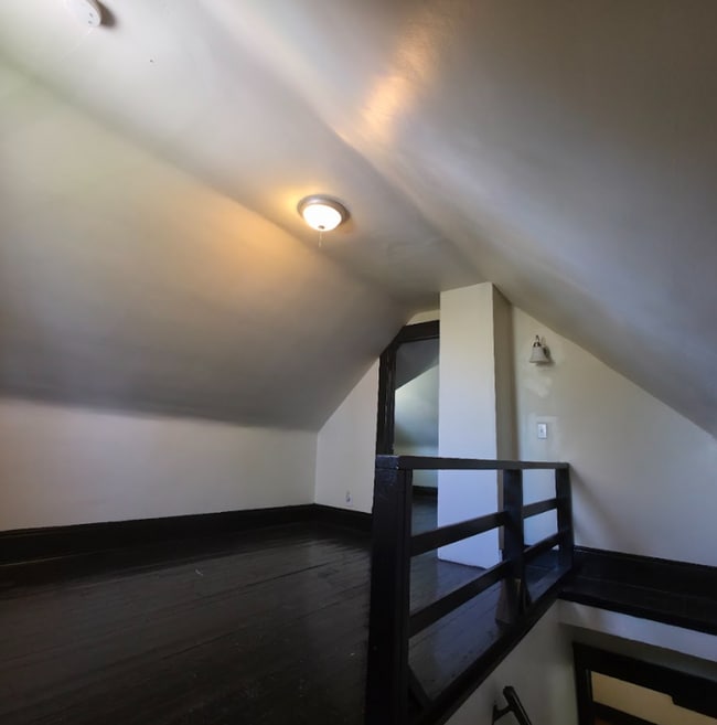 Photo - Single Family Home 2 beds 1 bath Available Now!