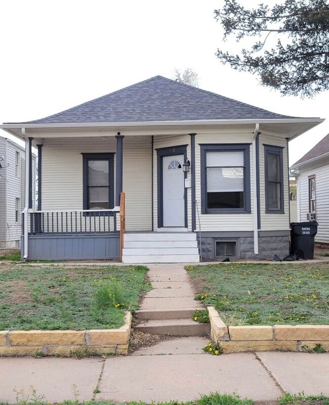 Building Photo - 1110 7th Ave Unit 01
