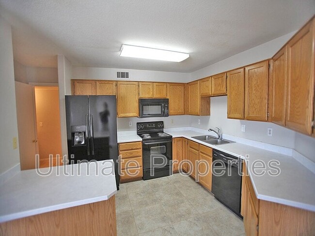 Photo - 5911 W Shangri La Rd