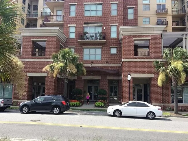 Building Photo - Awesome 2 Bedroom 2.5 Bath Condo in Excell...