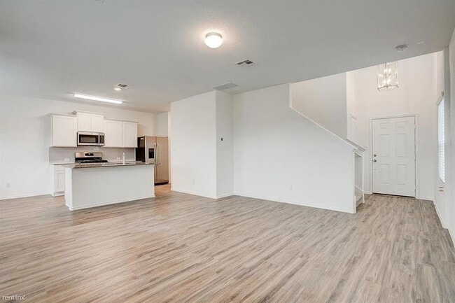 Photo - 209 Majestic Cedar Dr