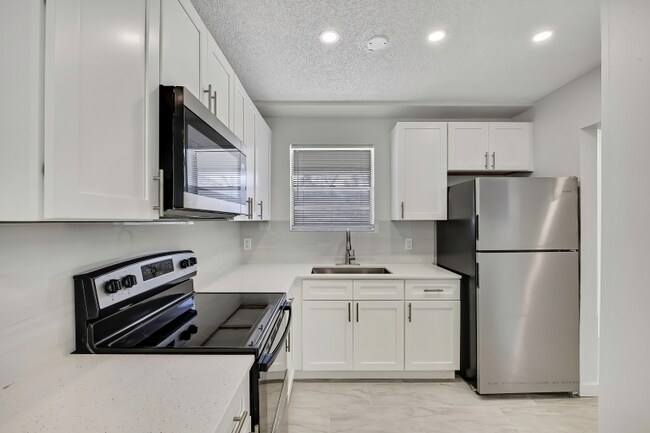 Photo - 10931 W Tidewater Cir Unidad 10980