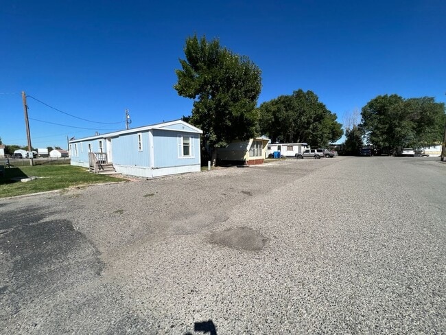 Building Photo - 3 Bedroom 2 Bath Trailer for Rent