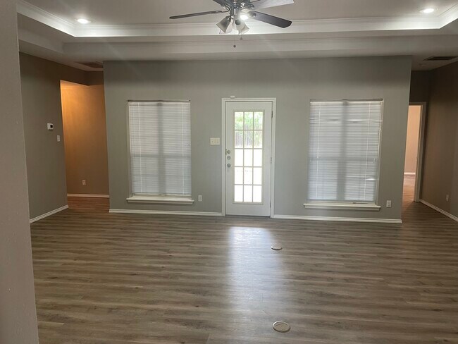 Photo - 5901 Sheffield Dr