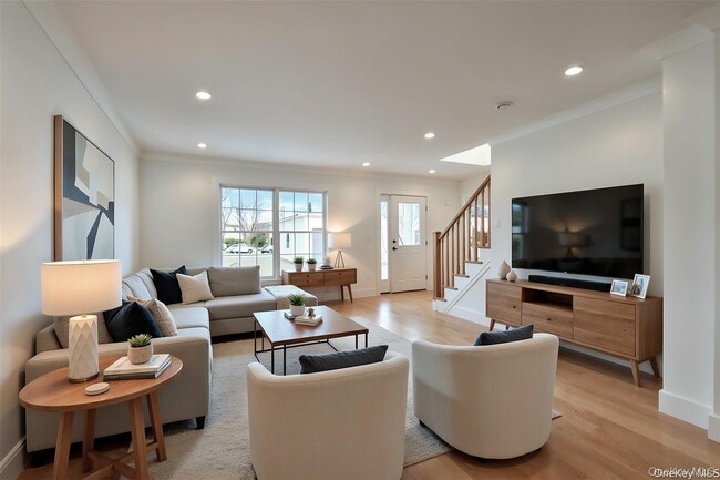 1 Manhasset Ave