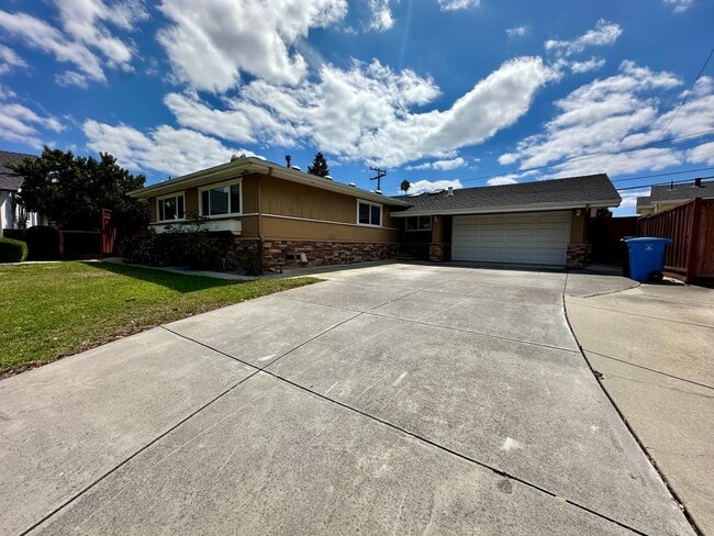 Building Photo - 565 Eden Ct