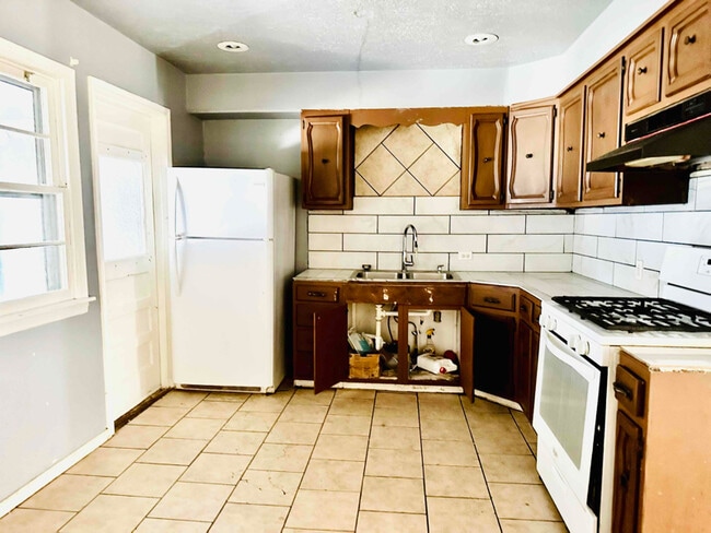 Photo - 1211 NW Logan Ave