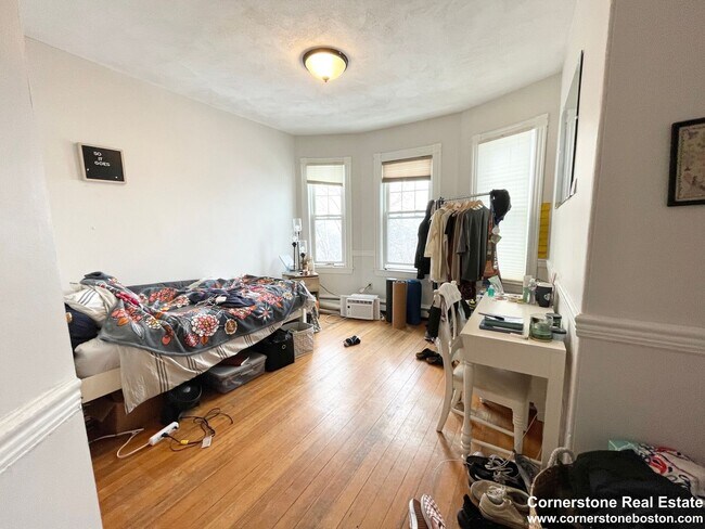 Photo - No Fee, Fantastic Apt for NEU students!  Laundry in Building.  Spacious, Sunny, Youtube Video att...
