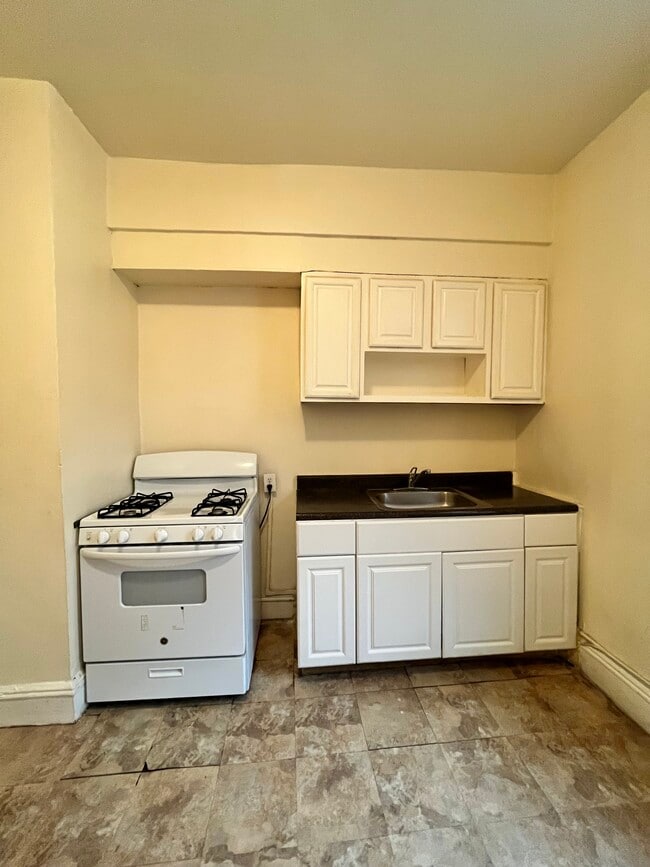 Building Photo - 387 Forrest St Unit 2