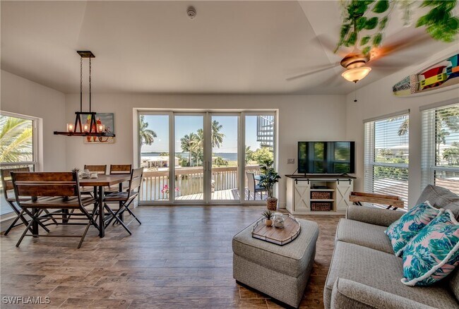 Photo - 2579 Third St