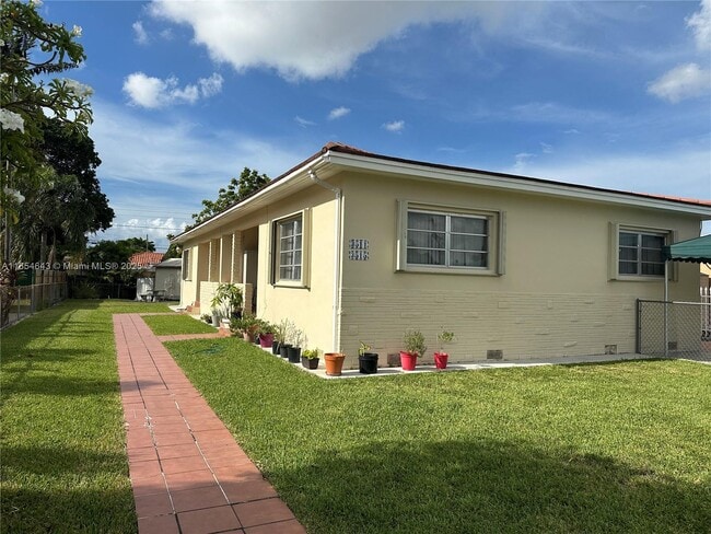 Building Photo - 3515 SW 5th St Unit 3515 Rental
