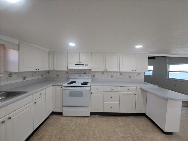 Photo - 1040 65th St S